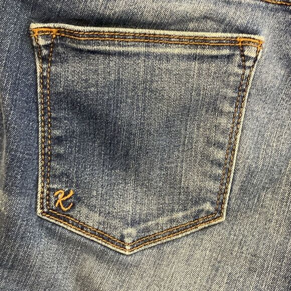 Kut from the Kloth Blue Medium Wash Mid-Rise Baby Bootcut Jeans Size 8 Short - Picture 8 of 14